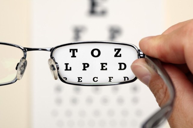 Hãy mang theo các giấy tờ liên quan đến thị lực của mình trước khi đi đo khúc xạ mắt