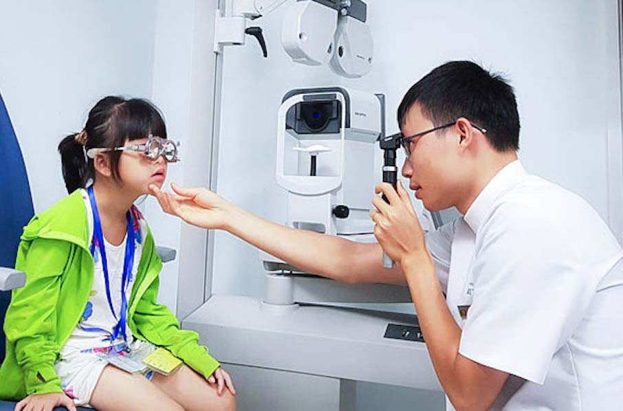 Tiến hành đo khúc xạ mắt để làm gì?